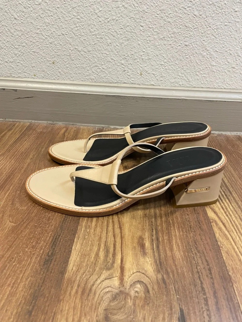 NEW‎ Tibi Beige and Black Block Heel Thong Sandals Size 39/9